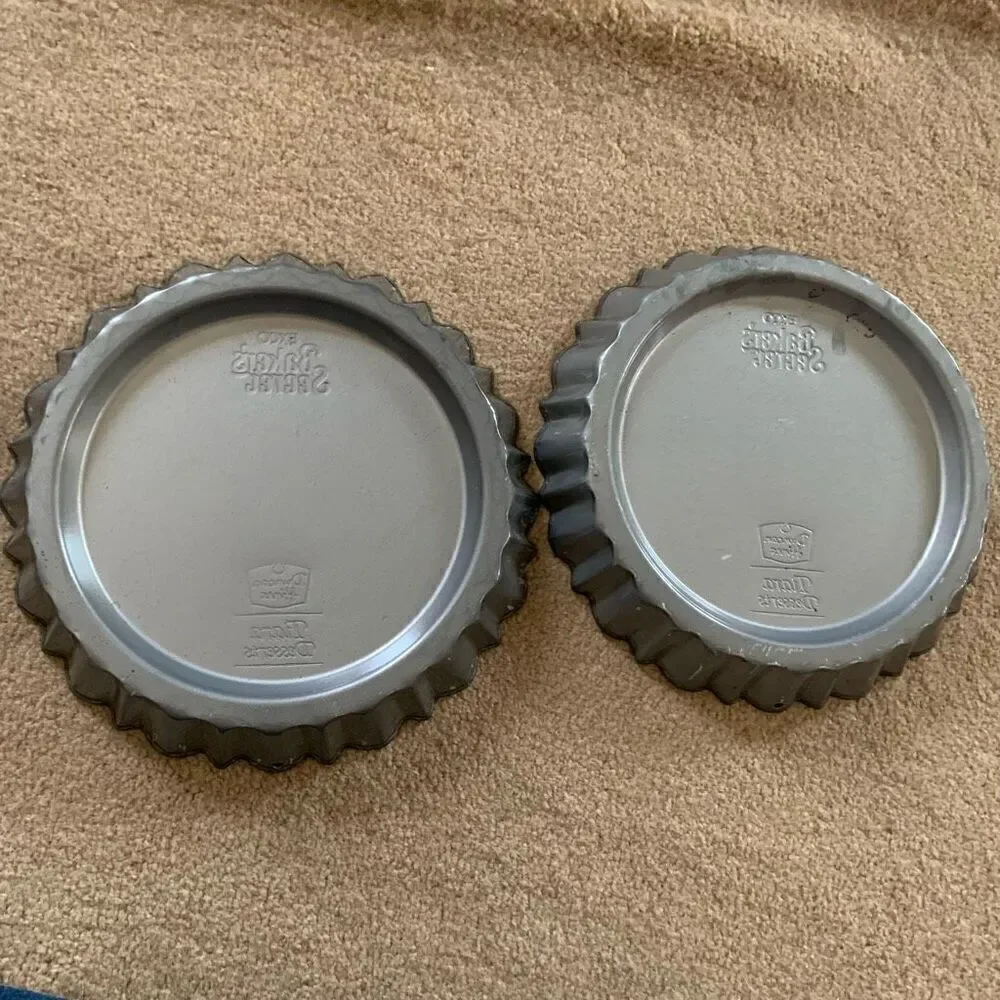 2 Ekco Baker’s Secret Duncan Hines Tiara Desserts Pans